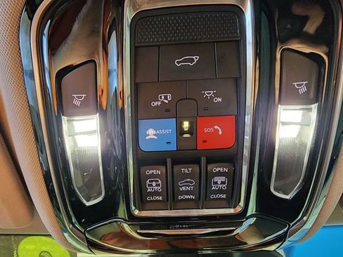 Used 2022 Jeep Grand Cherokee Overland w/ Luxury Tech Group IV image 23