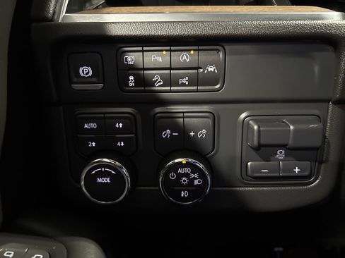 Certified 2025 Chevrolet Tahoe High Country w/ Sun And Tow Package AWD/4WD image 18