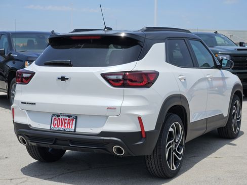 New 2026 Chevrolet TrailBlazer RS w/ Convenience Package FWD image 3