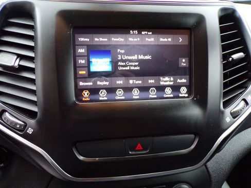 Used 2020 Jeep Cherokee Latitude w/ Cold Weather Group AWD/4WD image 36