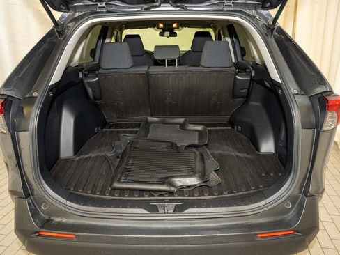 Used 2019 Toyota RAV4 LE image 5