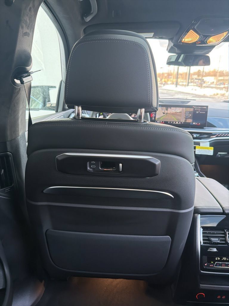 New 2026 BMW X7 M60i AWD/4WD image 25