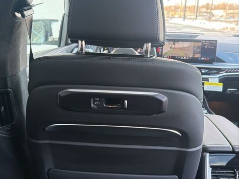New 2026 BMW X7 M60i image 25