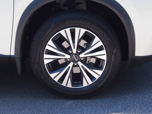 Used 2023 Nissan Rogue SV FWD image 9