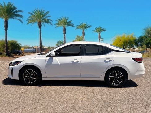 Used 2024 Nissan Sentra SV FWD image 2
