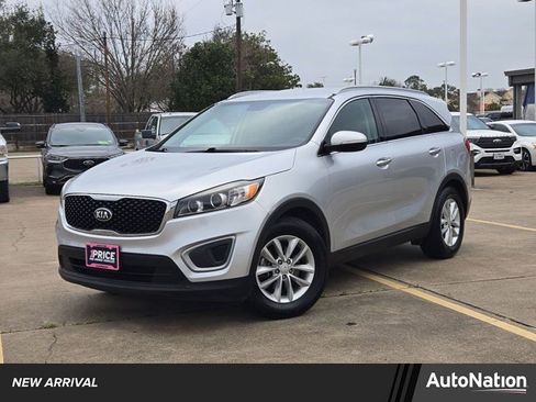 Used 2017 Kia Sorento LX image 1