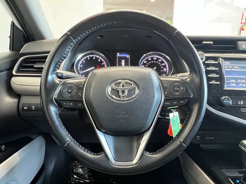 Used 2019 Toyota Camry SE FWD image 11