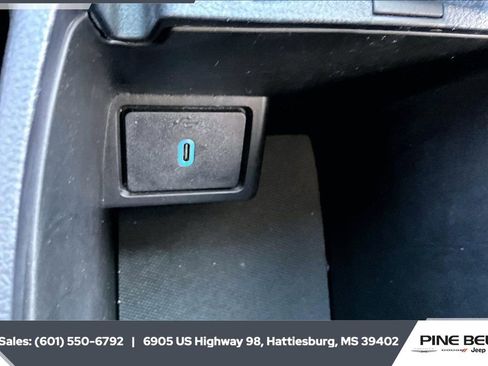 Used 2020 Ford Escape SE image 23