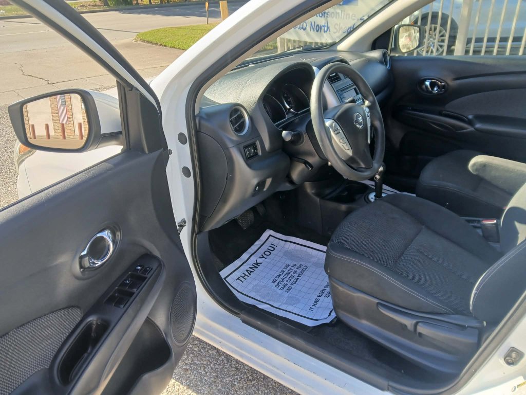 Used 2016 Nissan Versa SV FWD image 9