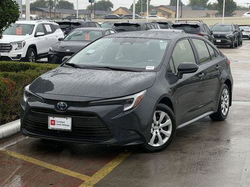 Certified 2025 Toyota Corolla LE FWD image 2