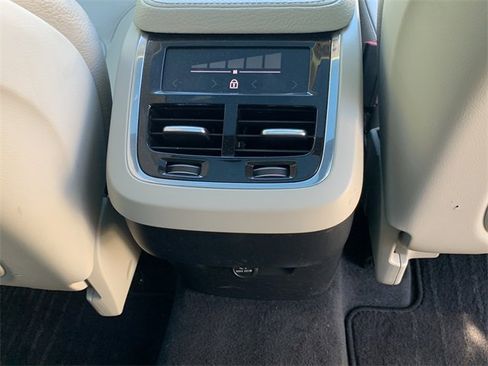 Used 2018 Volvo XC90 T6 Momentum w/ Convenience Package image 43