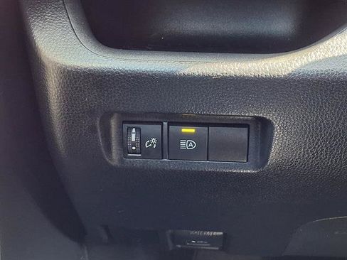 Used 2019 Toyota RAV4 XLE FWD image 10
