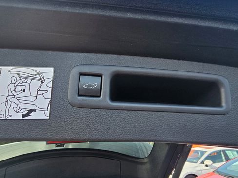 Used 2024 Toyota Highlander XLE image 12