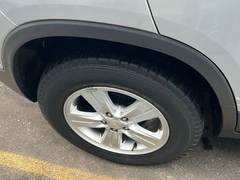 Used 2019 Chevrolet Trax LS image 18