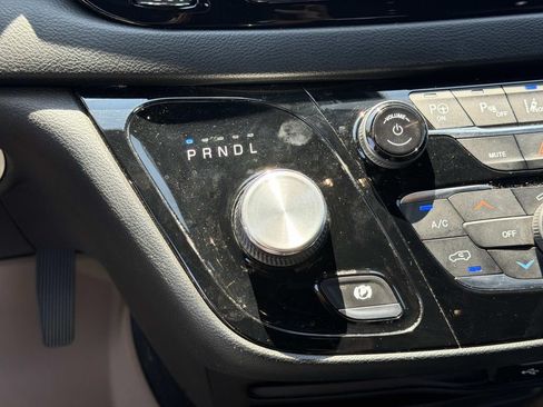 Used 2019 Chrysler Pacifica Touring-L w/ Advanced Safetytec Group FWD image 5