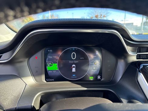 Used 2022 Chevrolet Bolt EUV LT w/ Comfort Package image 17