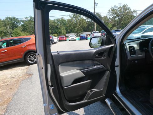 Used 2018 Chevrolet Colorado W/T RWD image 11