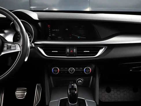 Used 2018 Alfa Romeo Stelvio Ti Sport image 18