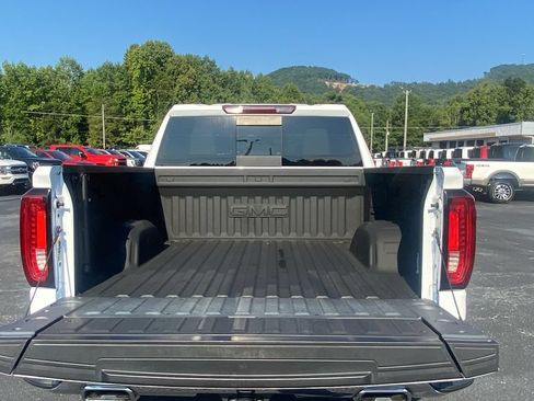 Used 2024 GMC Sierra 1500 SLT w/ SLT Premium Plus Package AWD/4WD image 18
