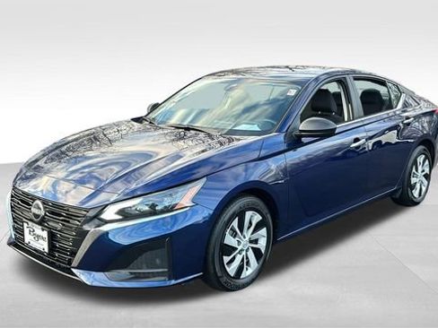 Used 2024 Nissan Altima 2.5 S image 3