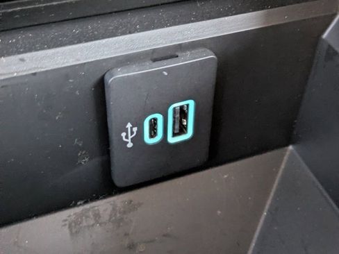 Used 2024 Ford F250 Lariat w/ Black Appearance Package image 18