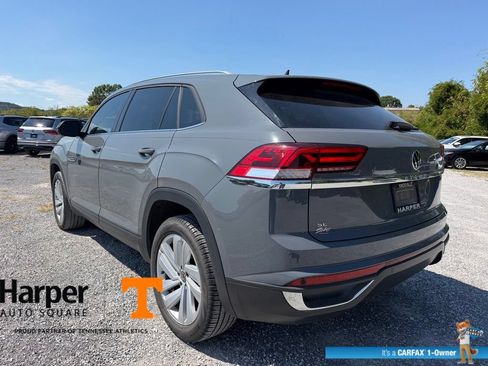Used 2023 Volkswagen Atlas Cross Sport SE w/ Panoramic Sunroof Package FWD image 3
