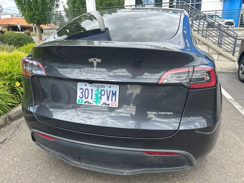 Used 2024 Tesla Model Y Long Range AWD/4WD image 6