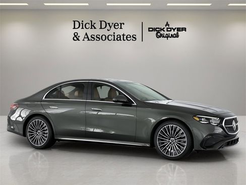 Used 2025 Mercedes-Benz E 350 Sedan image 2