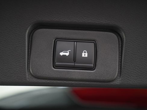 Used 2025 Nissan Rogue SV AWD/4WD image 17