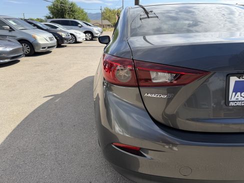 Used 2017 MAZDA MAZDA3 Sport FWD image 19