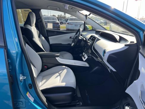 Used 2017 Toyota Prius Prime Plus w/ Carpet Mat Package image 21