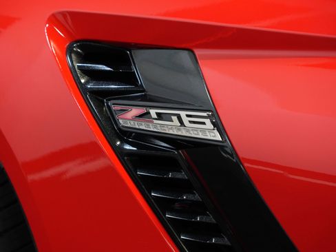 Used 2015 Chevrolet Corvette Z06 w/ 3LZ Preferred Equipment Group RWD image 20