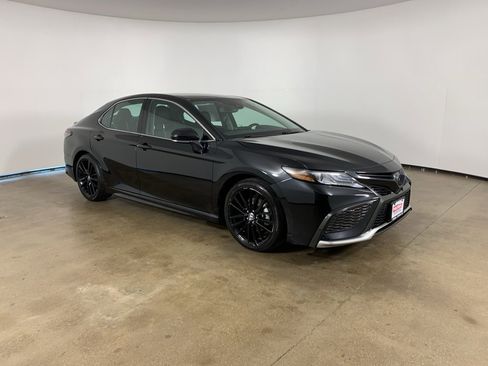 Used 2023 Toyota Camry XSE image 4