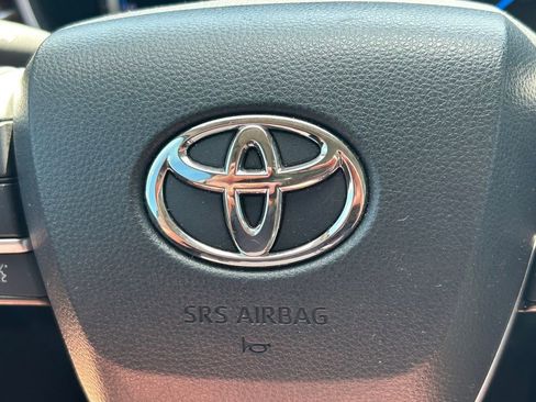 Used 2023 Toyota Highlander Bronze Edition FWD image 42