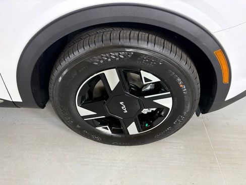 New 2026 Kia Sportage LX image 11