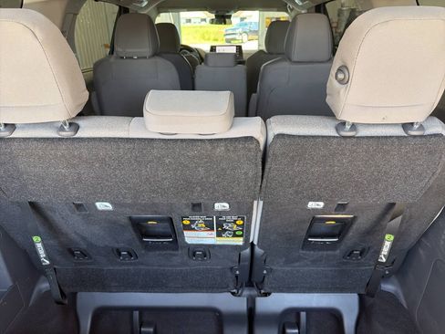 Used 2024 Toyota Sienna LE AWD/4WD image 26