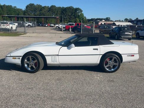 Used 1989 Chevrolet Corvette Convertible RWD image 2