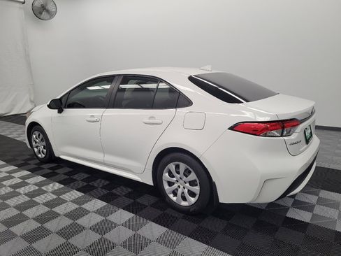 Used 2022 Toyota Corolla LE FWD image 3
