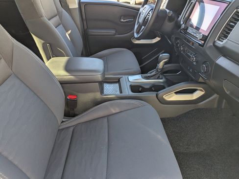 Used 2023 Nissan Frontier SV image 9