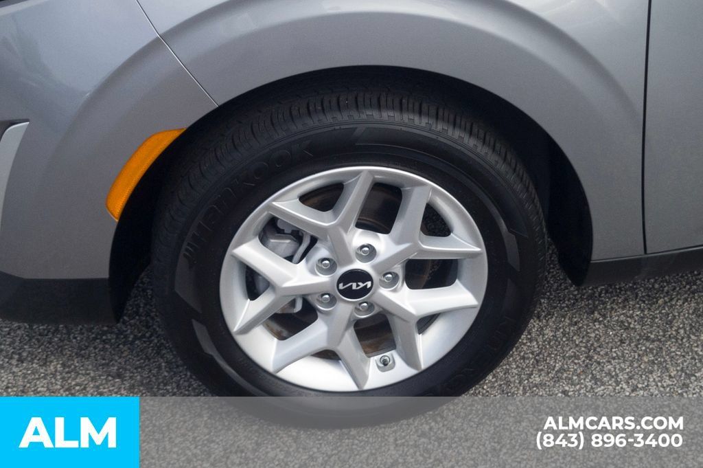 Used 2025 Kia Soul LX w/ LX Technology Package FWD image 12