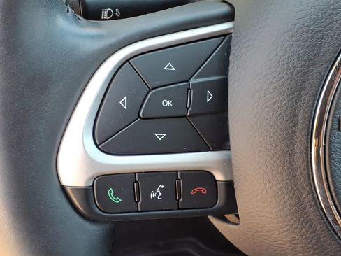 Used 2019 Jeep Compass Latitude FWD image 19
