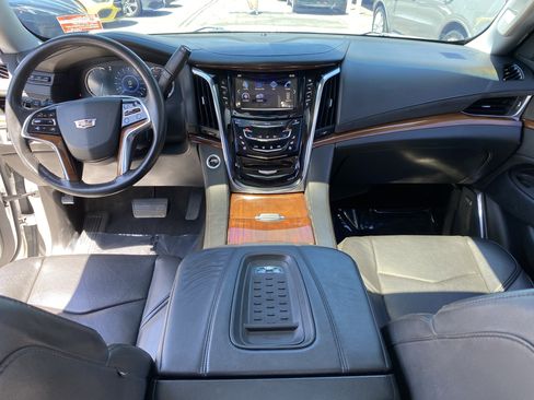 Used 2016 Cadillac Escalade Luxury RWD image 25