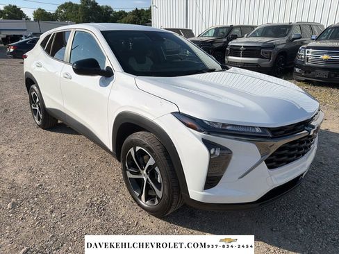 Used 2025 Chevrolet Trax RS w/ Driver Confidence Package FWD image 8