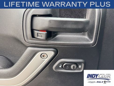 Used 2016 Jeep Wrangler Unlimited Sahara w/ Connectivity Group AWD/4WD image 22