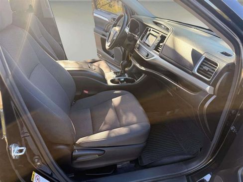 Used 2018 Toyota Highlander LE image 40