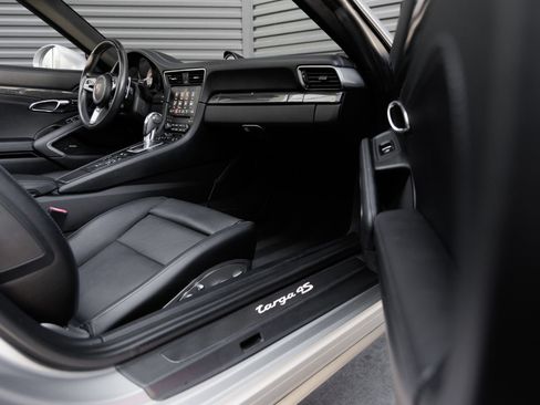 Certified 2017 Porsche 911 Targa 4S AWD/4WD image 35