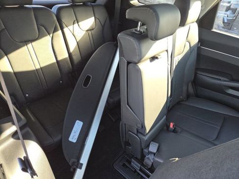Used 2025 Kia Sorento S w/ Panoramic Sunroof Package image 27