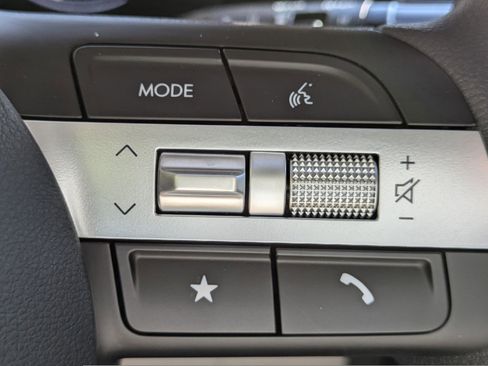 Certified 2025 Hyundai Tucson SE image 22