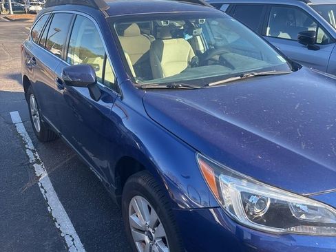 Used 2017 Subaru Outback 2.5i Premium image 2