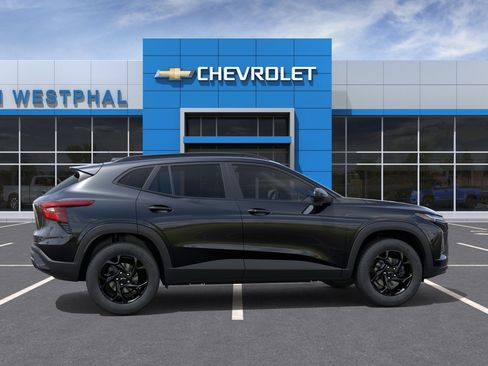 New 2026 Chevrolet Trax LT w/ Driver Confidence Package FWD image 5